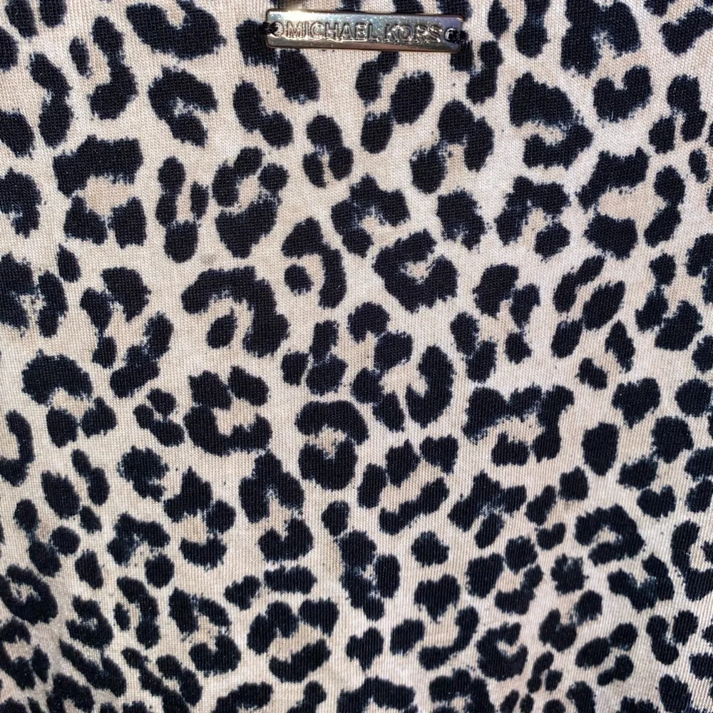 Michael Kors Leopard Print Cold Shoulder Long Sleeve Top Women’s Size L Shirt - Picture 7 of 7